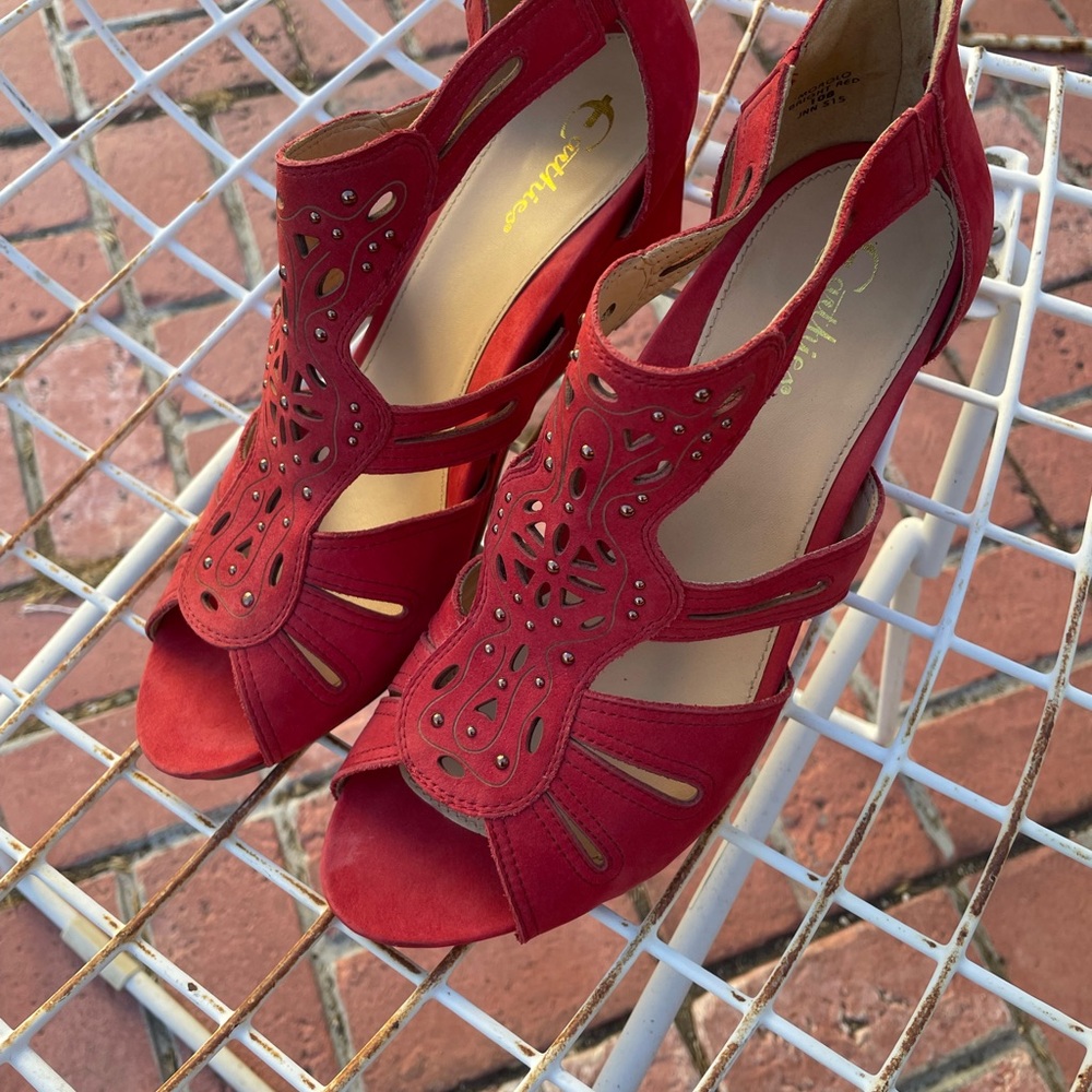 Earthies comfort heels